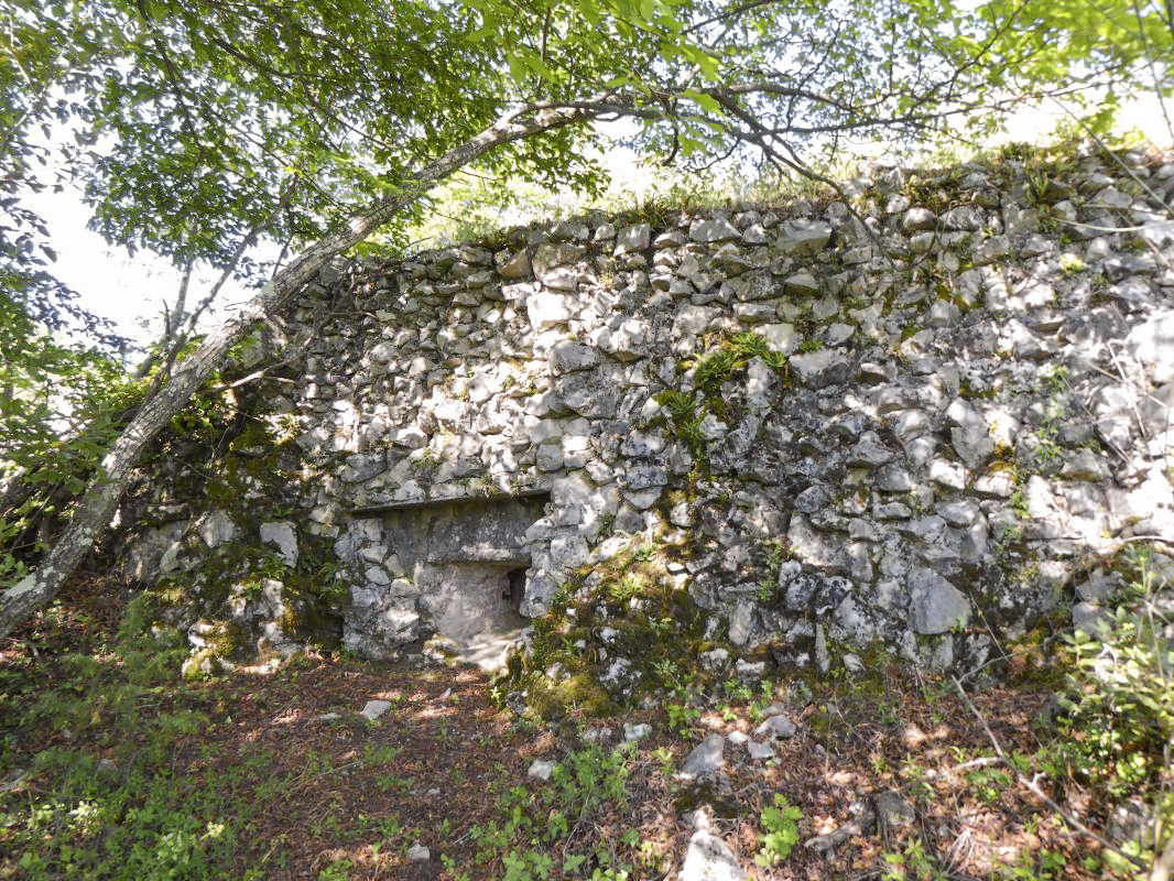 Ligne Maginot - CASTES RUINES (CR) - (Ouvrage d'infanterie) - Bloc 3
Premier créneau - ELLENA-CUNY