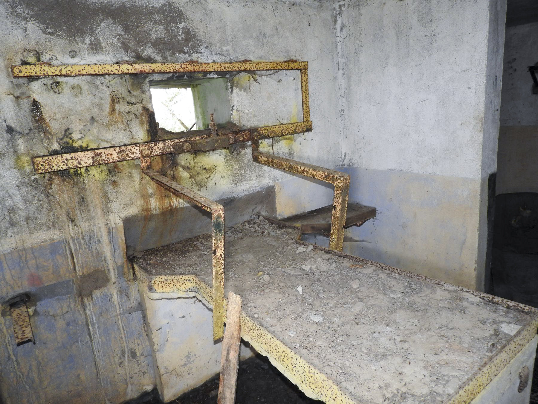 Ligne Maginot - BB38 - (Blockhaus pour canon) - La table de tir et le support de la mitrailleuse. - STENGER Mathieu