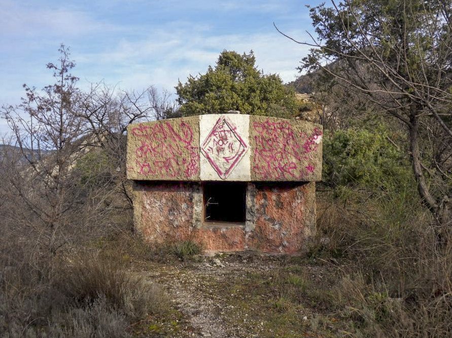 Ligne Maginot - CASTES RUINES (CR) - (Ouvrage d'infanterie) - Cheminée de ventilation de l'ouvrage - Sud Passion