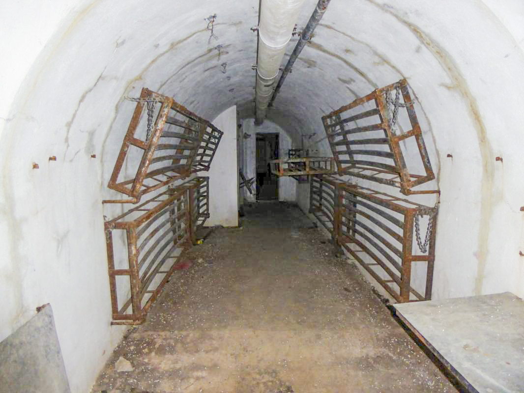 Ligne Maginot - CASTES RUINES (CR) - (Ouvrage d'infanterie) - Le casernement intérieur - ELLENA-CUNY
