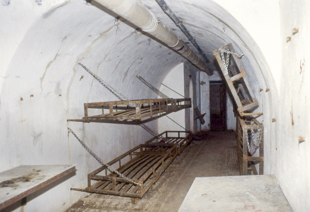 Ligne Maginot - CASTES RUINES (CR) - (Ouvrage d'infanterie) - Casernement - Marc ENDINGER