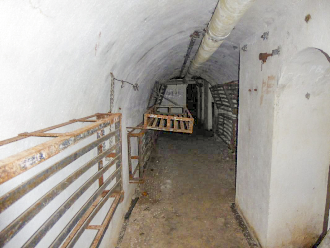 Ligne Maginot - CASTES RUINES (CR) - (Ouvrage d'infanterie) - Le casernement intérieur - ELLENA-CUNY