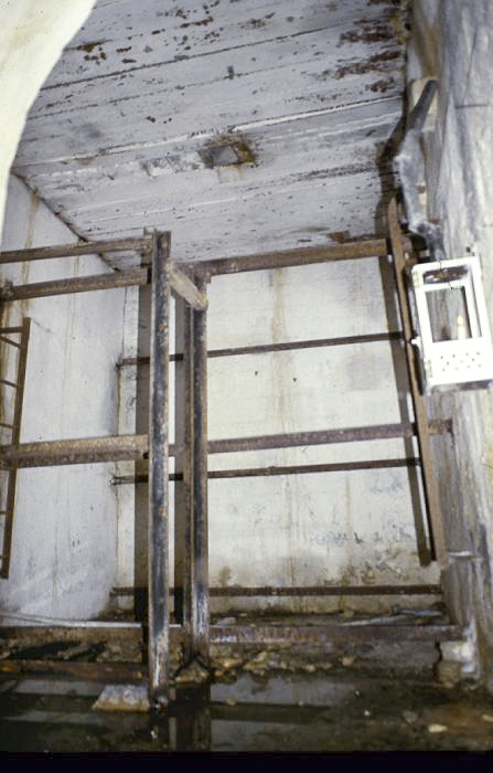 Ligne Maginot - CASTES RUINES (CR) - (Ouvrage d'infanterie) - Dortoir - LOVINY Alain