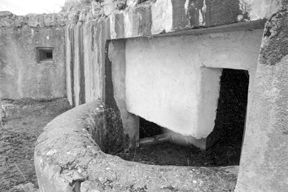 Ligne Maginot - SAINT DALMAS LE SELVAGE (SD) - (Ouvrage d'infanterie) - Bloc 1
Le bloc mitrailleuse et la cuve pour mortier - LOVINY Alain