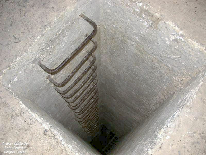 Ligne Maginot - SAINT DALMAS LE SELVAGE (SD) - (Ouvrage d'infanterie) - Bloc 2
Le puits d'accès au bloc
 - ZEIG Marc