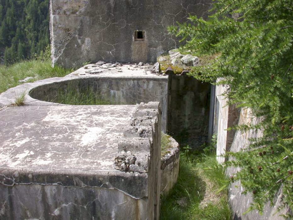 Ligne Maginot - AP de Saint Dalmas le Selvage - Bloc 2
Emplacement pour mortier desservi par une tranchée couverte - ZEIG Marc