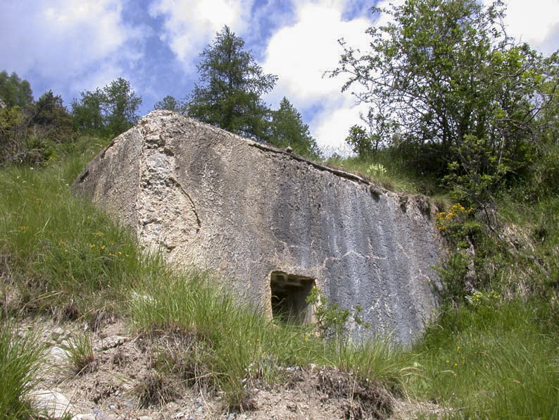 Ligne Maginot - SAINT DALMAS LE SELVAGE (SD) - (Ouvrage d'infanterie) - Bloc 5
Créneau flanquant en direction de Saint Dalmas - ZEIG Marc