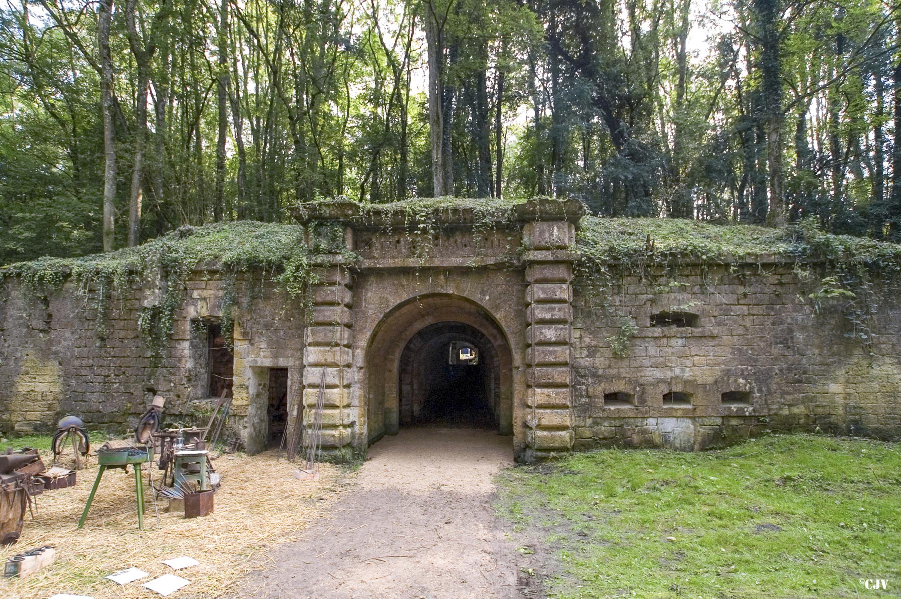 Ligne Maginot - BATTERIE DES AYVELLES (CM1 / II / 148° RIF) - (PC de Sous-Quartier) -   - Lia VERMEULEN