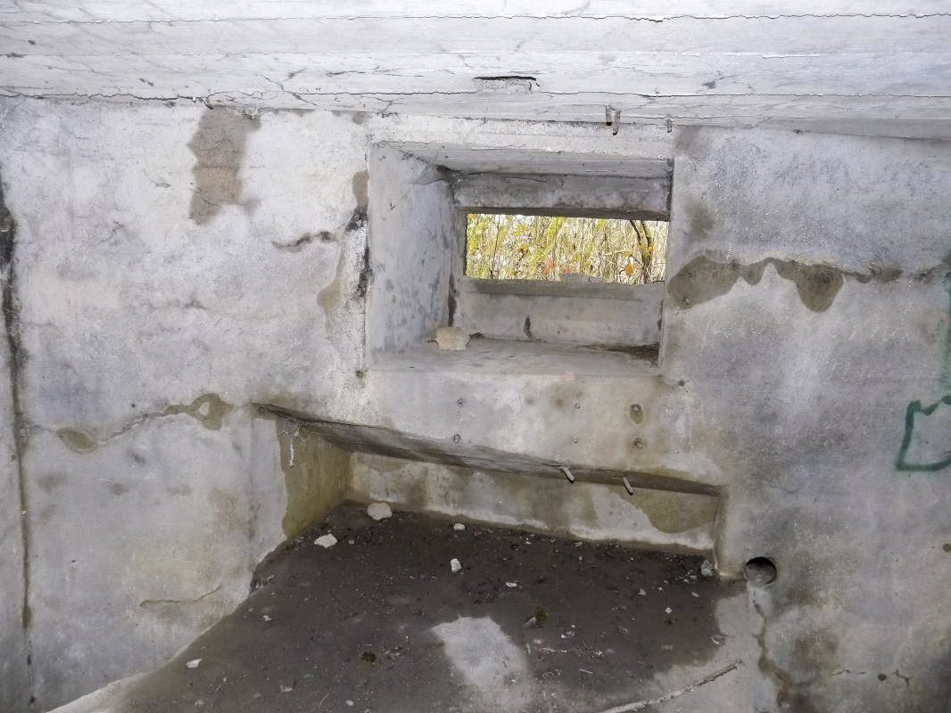 Ligne Maginot - BB77-D - LE LINHAT NORD - (Blockhaus pour arme infanterie) - Créneau gauche - R Tucker