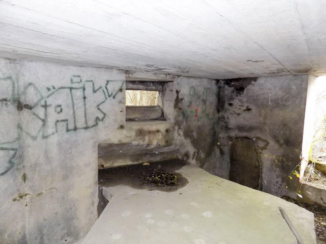 Ligne Maginot - BB77-D - LE LINHAT NORD - (Blockhaus pour arme infanterie) - Créneau droite - R Tucker