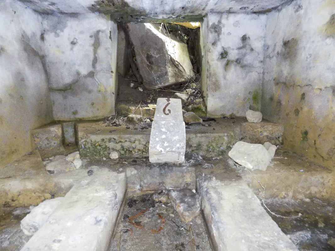 Ligne Maginot - BB80 - L'ORANGERIE - (Blockhaus pour canon) - Vers l'entrée AC avec borne numéro 6 - R Tucker