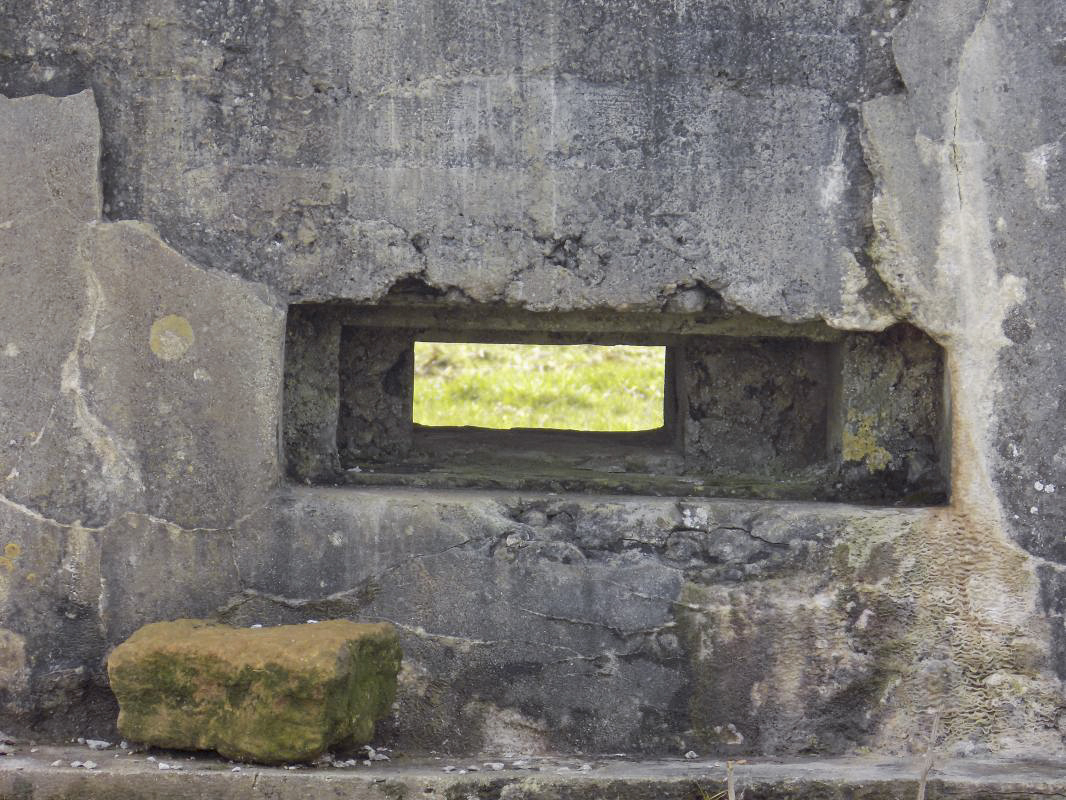 Ligne Maginot - BB82 - DOM LE MESNIL - (Blockhaus pour arme infanterie) - Face frontale avec créneaux FM - R Tucker