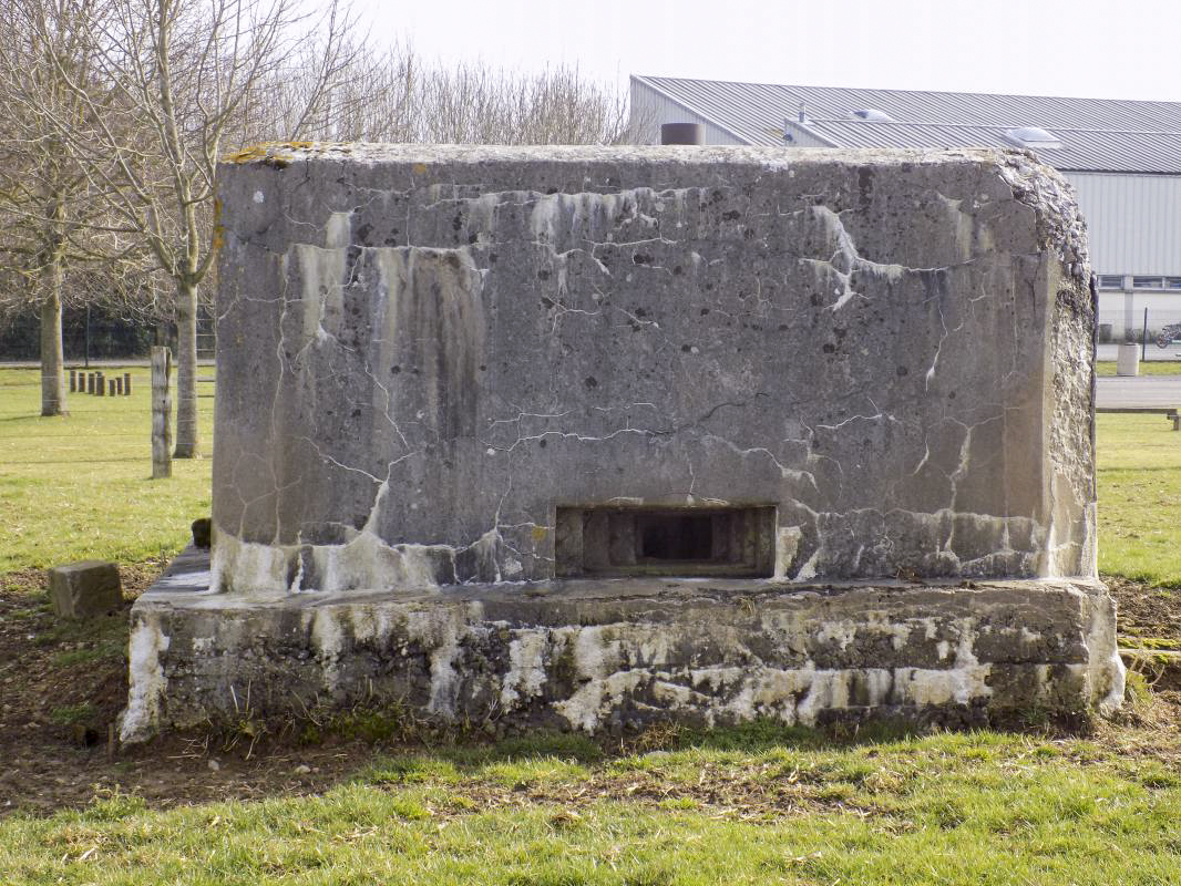 Ligne Maginot - BB82 - DOM LE MESNIL - (Blockhaus pour arme infanterie) - Face gauche, créneau Hotchkiss - R Tucker