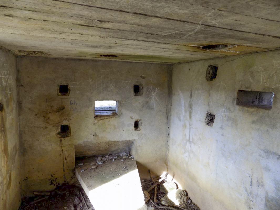 Ligne Maginot - BB82 - DOM LE MESNIL - (Blockhaus pour arme infanterie) - Face gauche, créneau Hotchkiss et face frontale, créneau FM - R Tucker