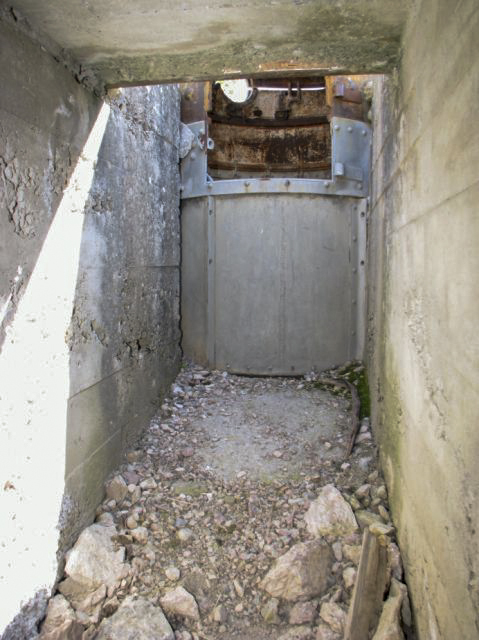 Ligne Maginot - CHATELET (TD N° 564) - (Cuve pour arme d'infanterie) - L'accès à la tourelle par l'intérieur du blockhaus - ARMAND Patrick