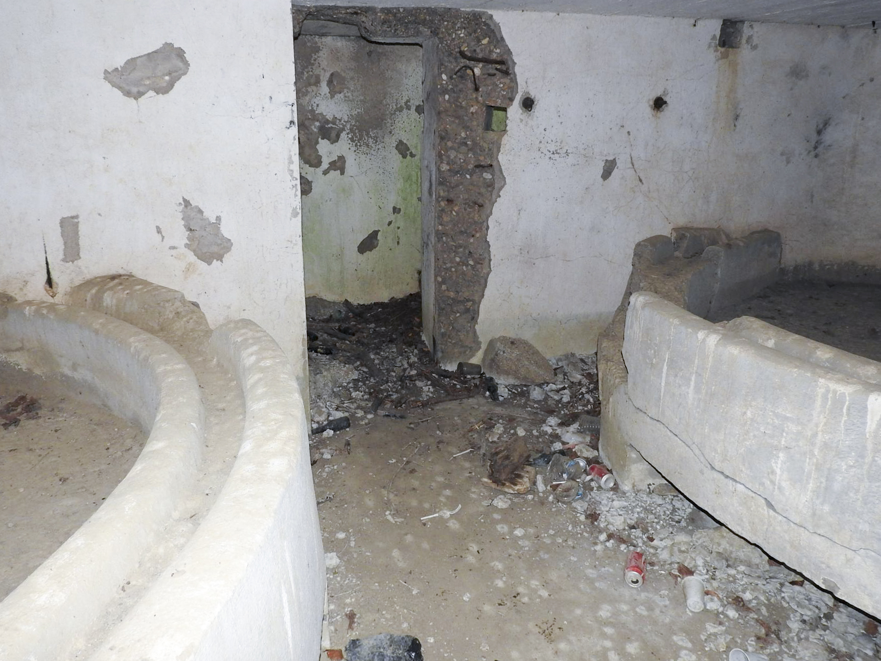 Ligne Maginot - AB8 - (Blockhaus pour canon) - La chambre de tir pour mitrailleuses Hotchkiss - STENGER Mathieu