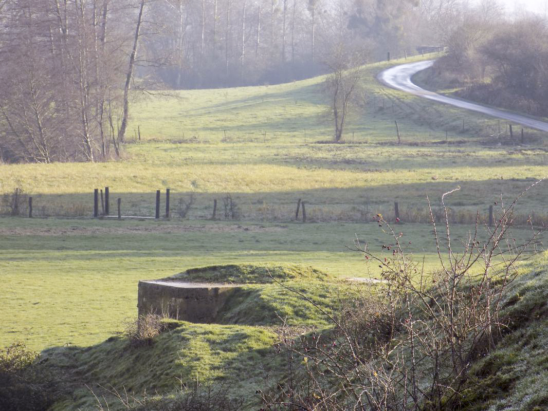Ligne Maginot - 25A - MORECHAMBRIERE EST - (Blockhaus pour arme infanterie) - Pris du nord ouest - R Tucker