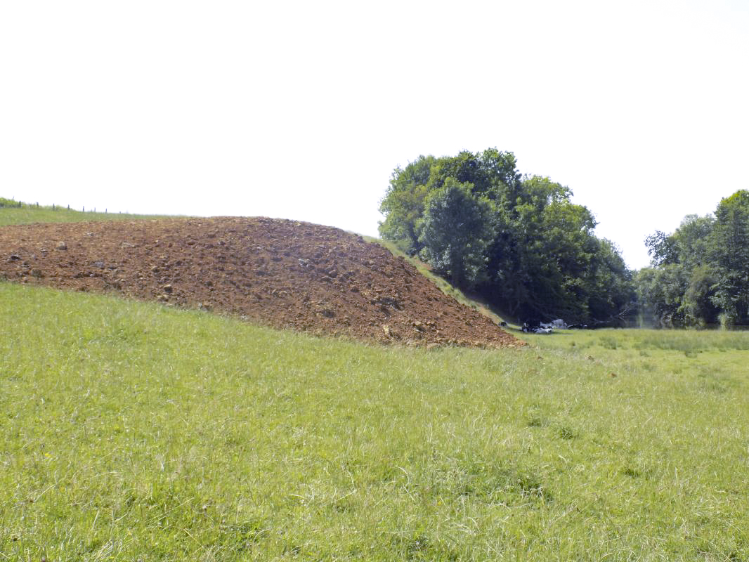 Ligne Maginot - 25A - MORECHAMBRIERE EST - (Blockhaus pour arme infanterie) - Blockhaus maintenant recouvert avec de la terre. - Richard Tucker