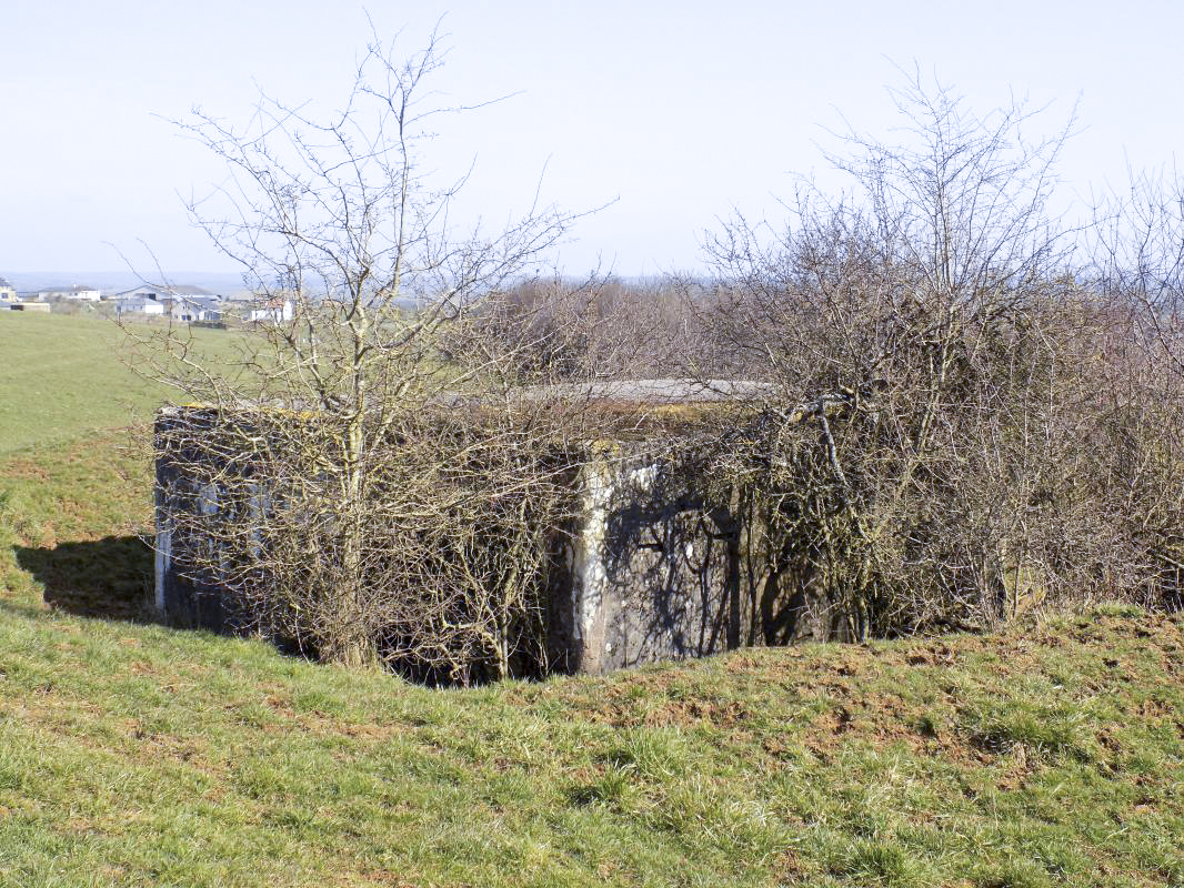 Ligne Maginot - EUILLY SUD - (Blockhaus pour canon) - L'arrière et face droite - R Tucker