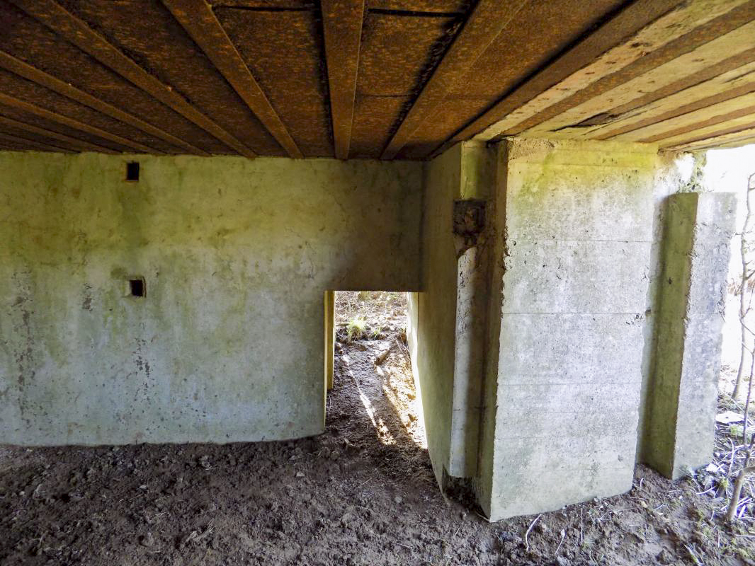 Ligne Maginot - EUILLY SUD - (Blockhaus pour canon) - Les entrées, hommes et matériel - R Tucker