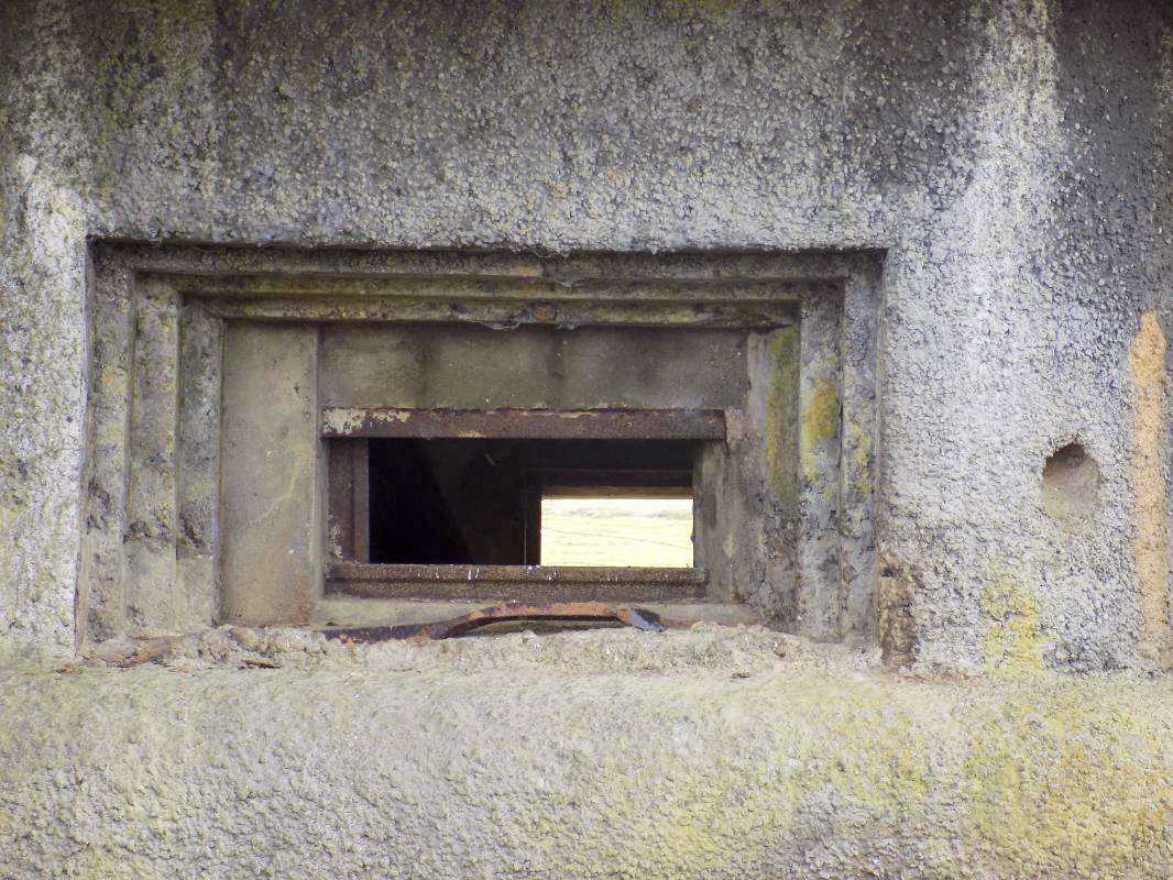 Ligne Maginot - A97 - EPINETTE - (Blockhaus lourd type STG / STG-FCR - Simple) - Face frontale, créneau AC - R Tucker