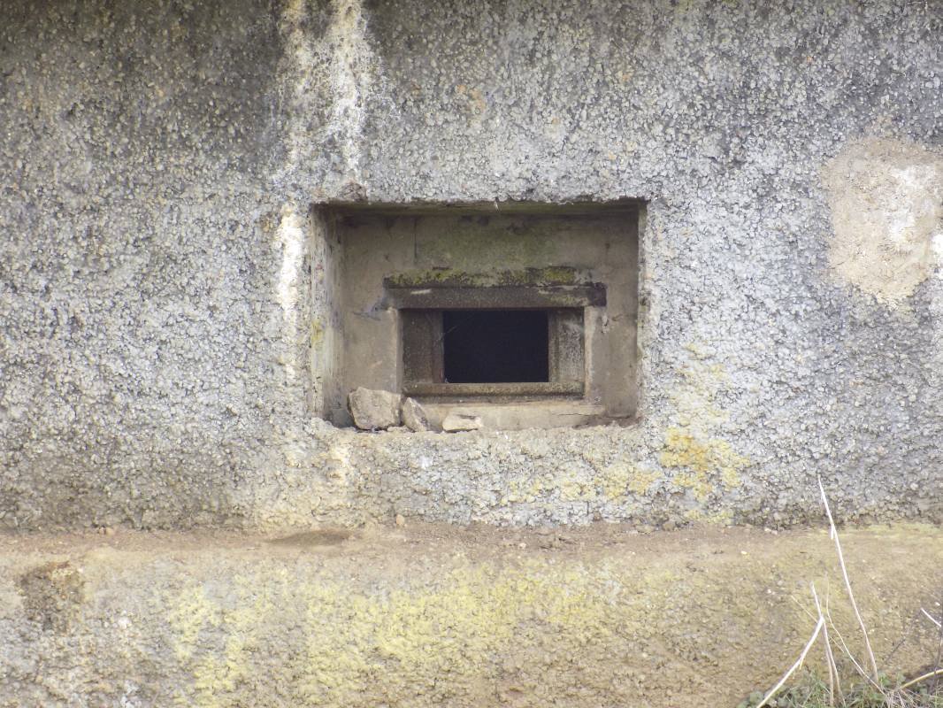 Ligne Maginot - A97 - EPINETTE - (Blockhaus lourd type STG / STG-FCR - Simple) - Face frontale, créneau Hotchkiss - R Tucker