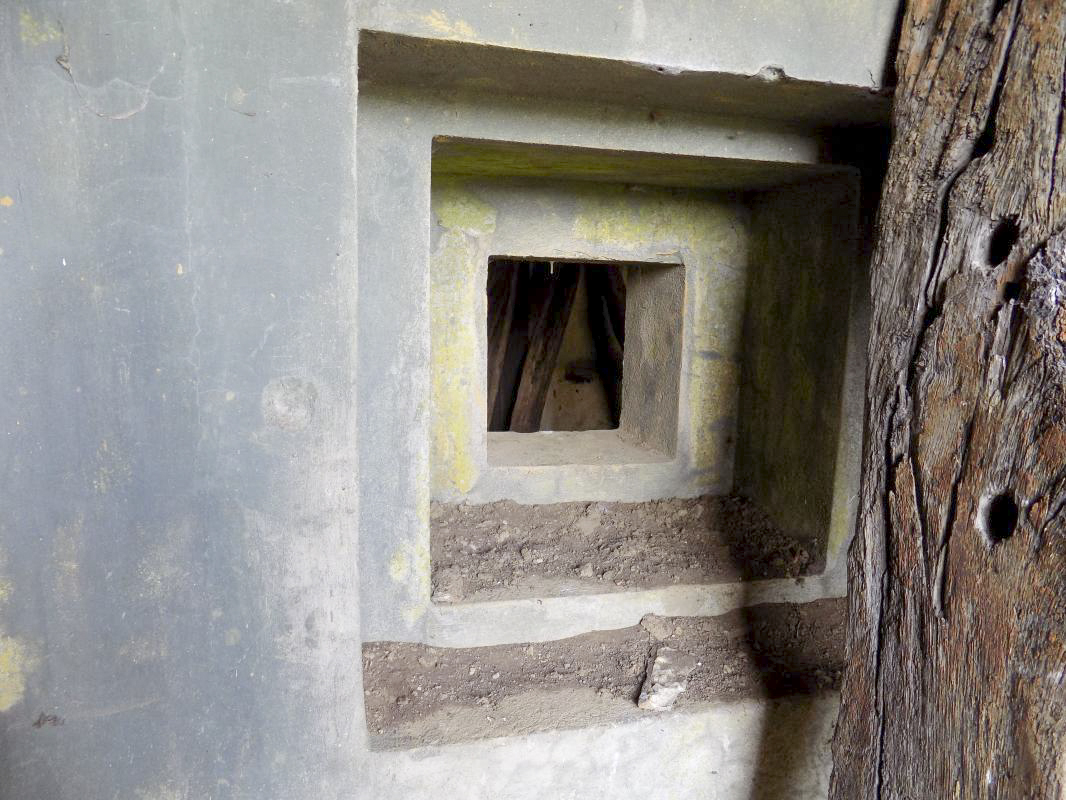 Ligne Maginot - A97 - EPINETTE - (Blockhaus lourd type STG / STG-FCR - Simple) - Créneau FM - R Tucker