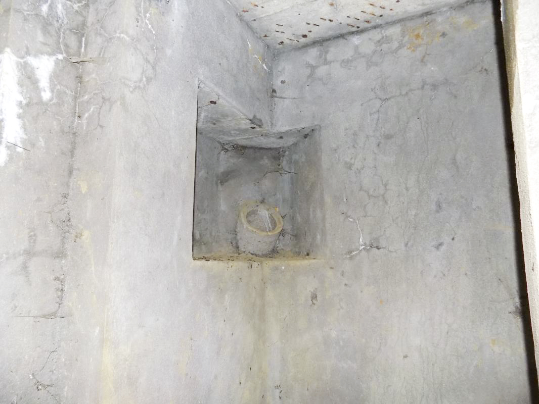 Ligne Maginot - A97 - EPINETTE - (Blockhaus lourd type STG / STG-FCR - Simple) - Goulotte à grenade par l'entrée - R Tucker