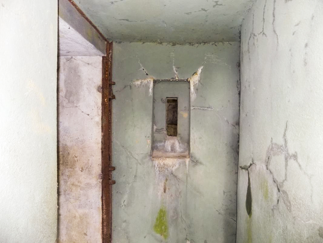 Ligne Maginot - A95BIS - TETAIGNE B - (Blockhaus lourd type STG / STG-FCR - Double) - L'entrée hommes avec créneau FM - R Tucker
