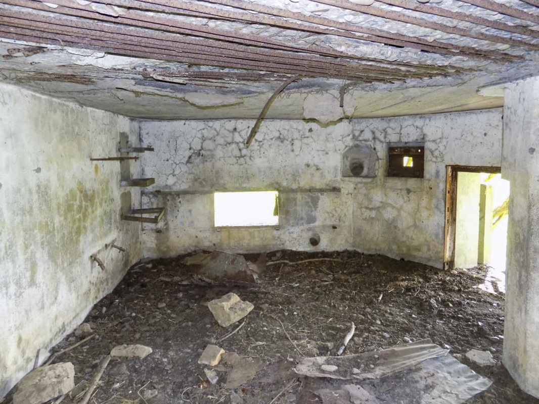 Ligne Maginot - A95BIS - TETAIGNE B - (Blockhaus lourd type STG / STG-FCR - Double) - Créneau AC, face sud-est - R Tucker