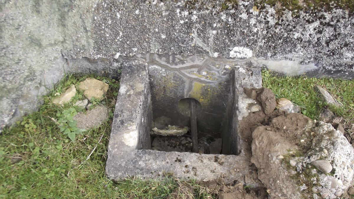 Ligne Maginot - A95 - TETAIGNE A - (Blockhaus lourd type STG / STG-FCR - Double) - Fosse d'évacuation des douilles du canon de 25 mm  - david harmand