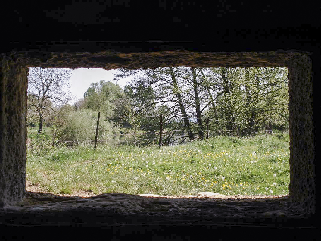 Ligne Maginot - A95 - TETAIGNE A - (Blockhaus lourd type STG / STG-FCR - Double) - Vue sud-est vers le pont (DMP) - R Tucker