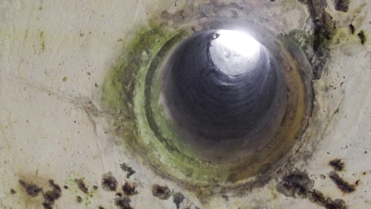 Ligne Maginot - A95 - TETAIGNE A - (Blockhaus lourd type STG / STG-FCR - Double) - Trou dans la dalle pour le passage du périscope ( jamais installé )  - david harmand