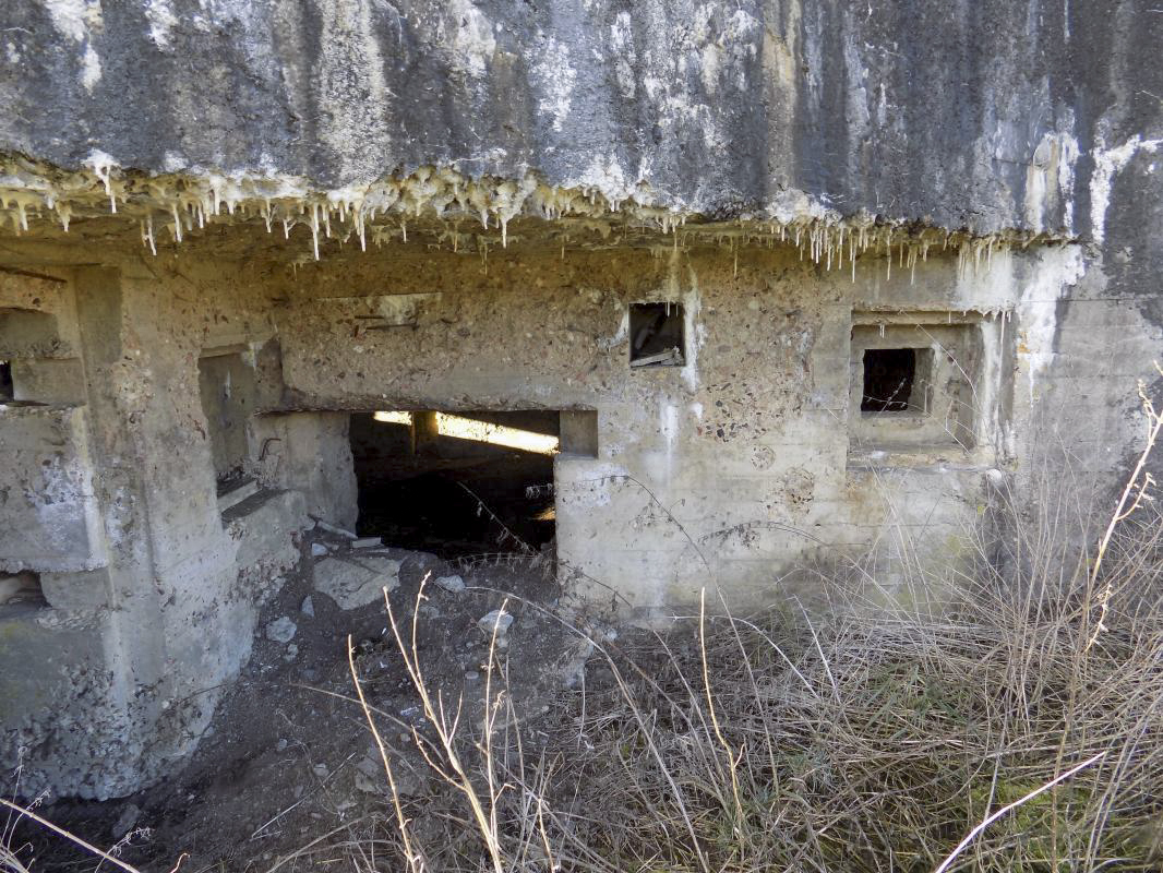Ligne Maginot - A92 - PRIX DU LOUP - (Blockhaus lourd type STG / STG-FCR - Double) - L'entrée AC et créneau FM - R Tucker