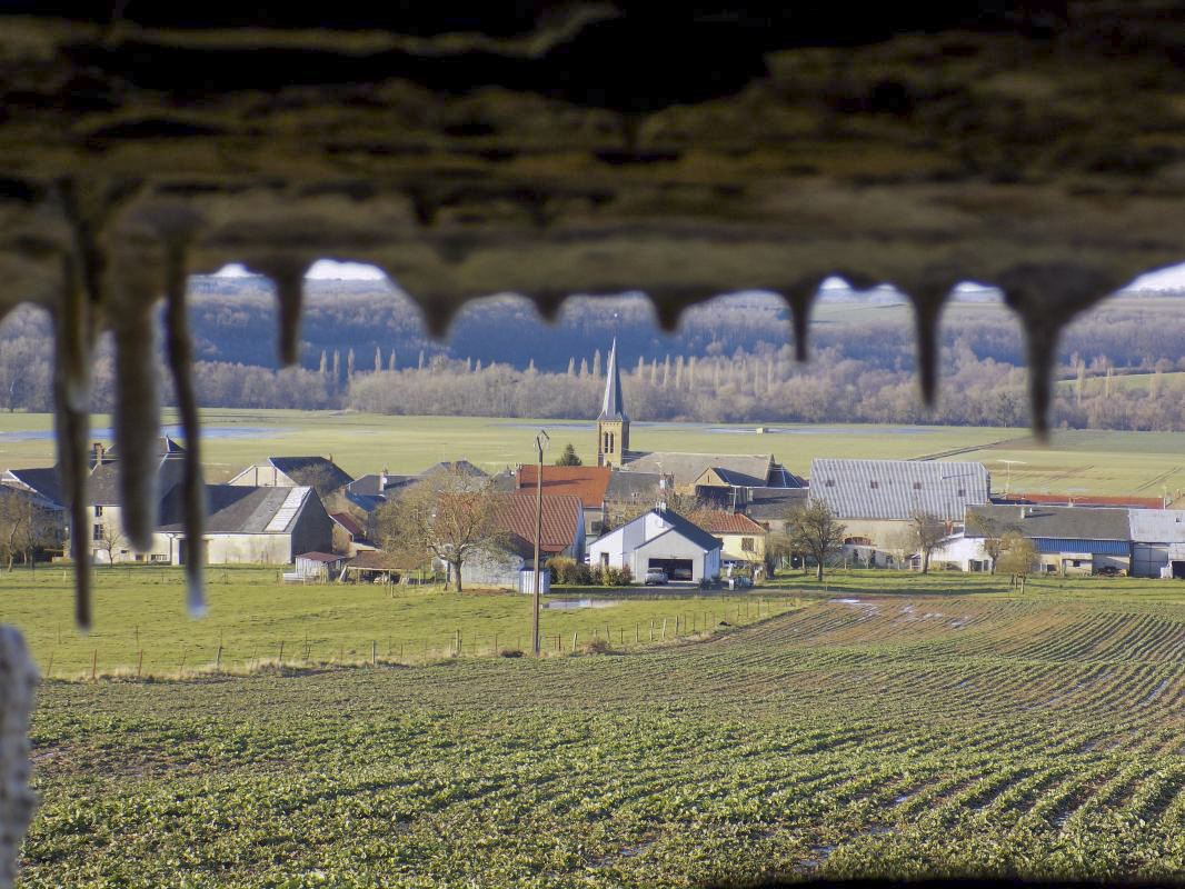 Ligne Maginot - A92 - PRIX DU LOUP - (Blockhaus lourd type STG / STG-FCR - Double) - Vue vers le nord-ouest créneau d'observation, église Brévilly - R Tucker
