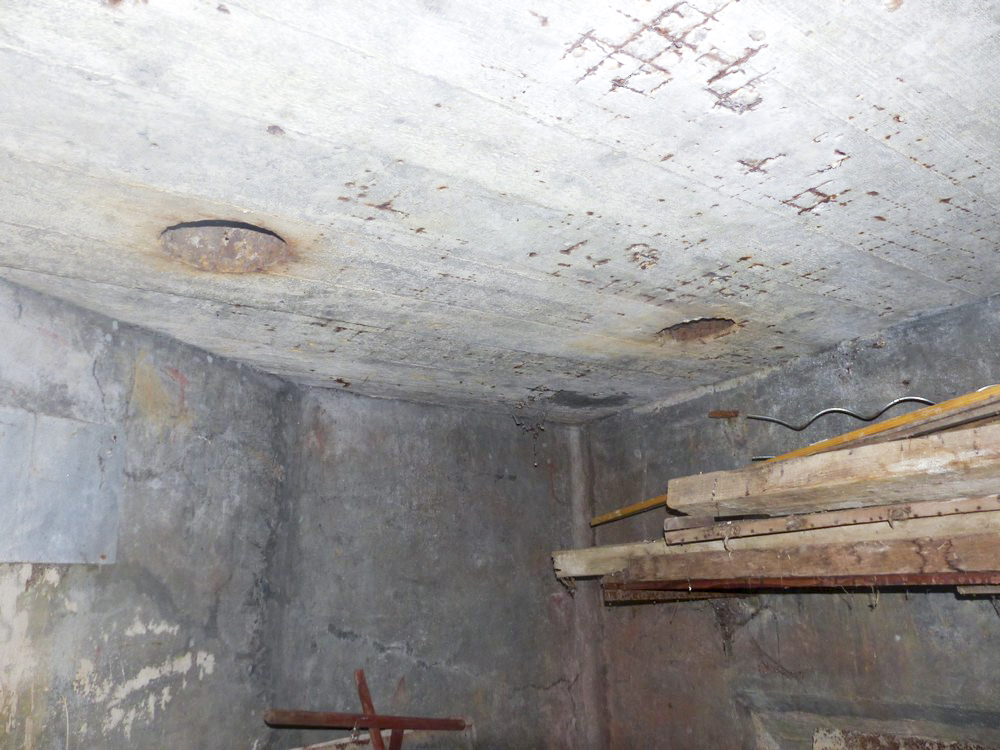 Ligne Maginot - BX - LA CROIX SIMON 2 - (Blockhaus pour canon) - Les trous de ventilations pour évacuer les fumées de tirs - David HARMAND