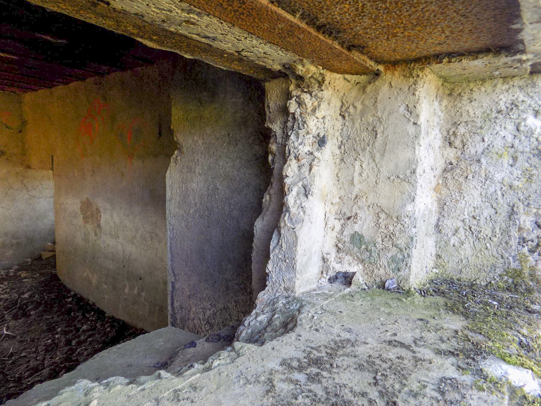 Ligne Maginot - MALANDRY - (Blockhaus pour canon) - Créneau AC frontal, les dégâts - Richard Tucker