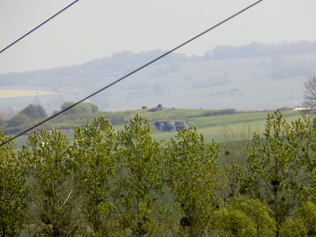 Ligne Maginot - A105 - SAILLY - (Blockhaus lourd type STG / STG-FCR - Simple) - Vue du créneau AC vers La Ferté. On peut voir clairement la casemate d'artillerie Villy l'Ouest, et bloc 2 de La Ferté. - R Tucker