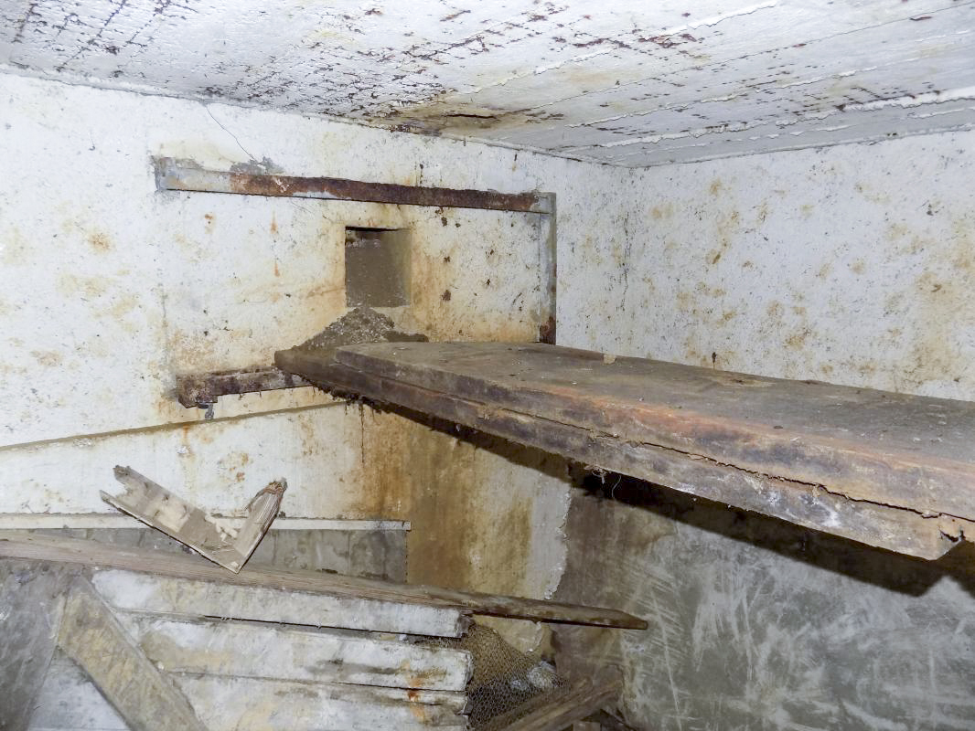 Ligne Maginot - 69 - MORIN CHAMP - (Blockhaus pour arme infanterie) - Créneau droite, FM/Obs - R Tucker