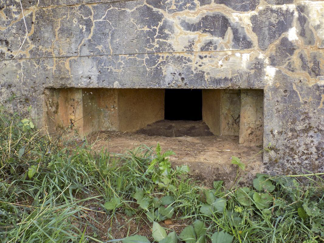 Ligne Maginot - 73 - LONGUES VOIES - (Blockhaus pour arme infanterie) - Créneau gauche - R Tucker