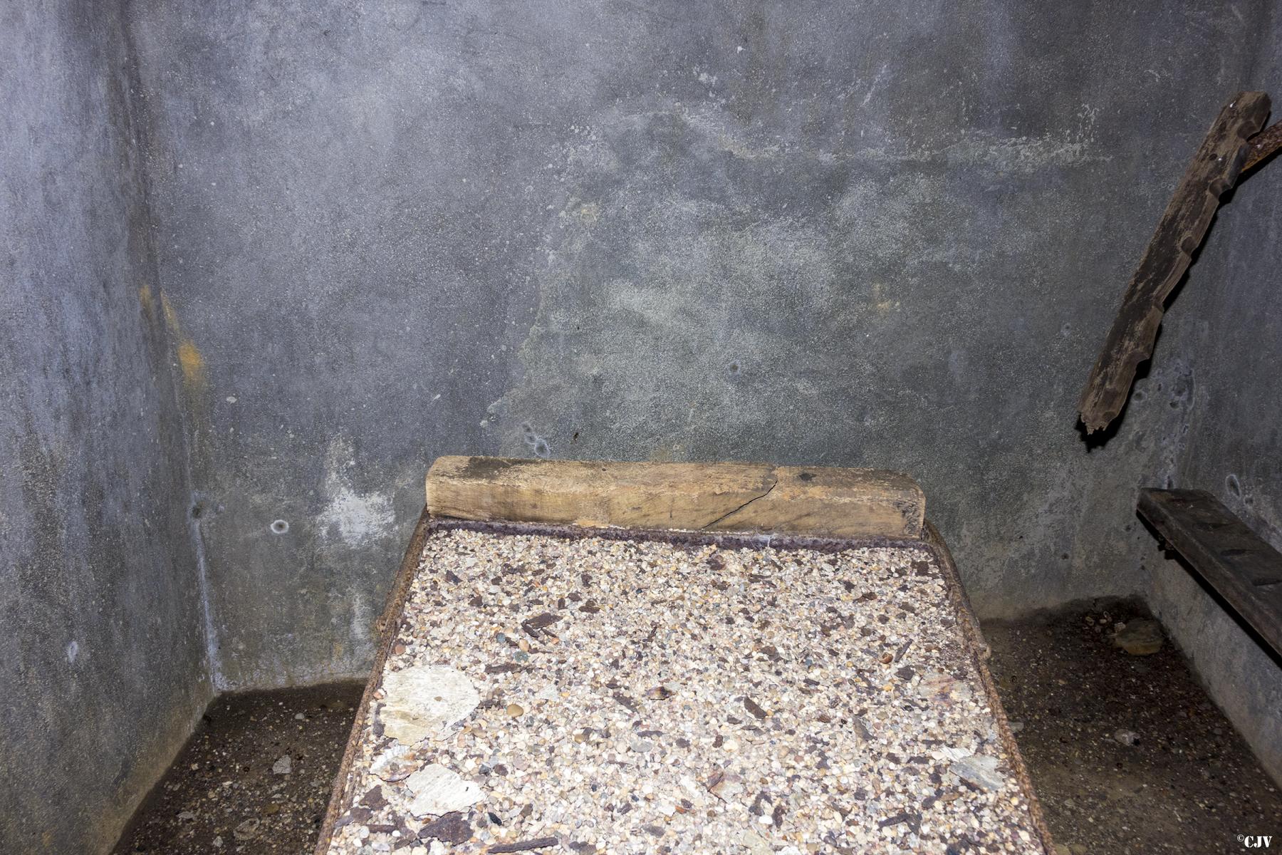 Ligne Maginot - J - LES OEUILLONS CENTRE - (Blockhaus pour arme infanterie) -  La chambre de tir frontal                                       - Lia VERMEULEN
