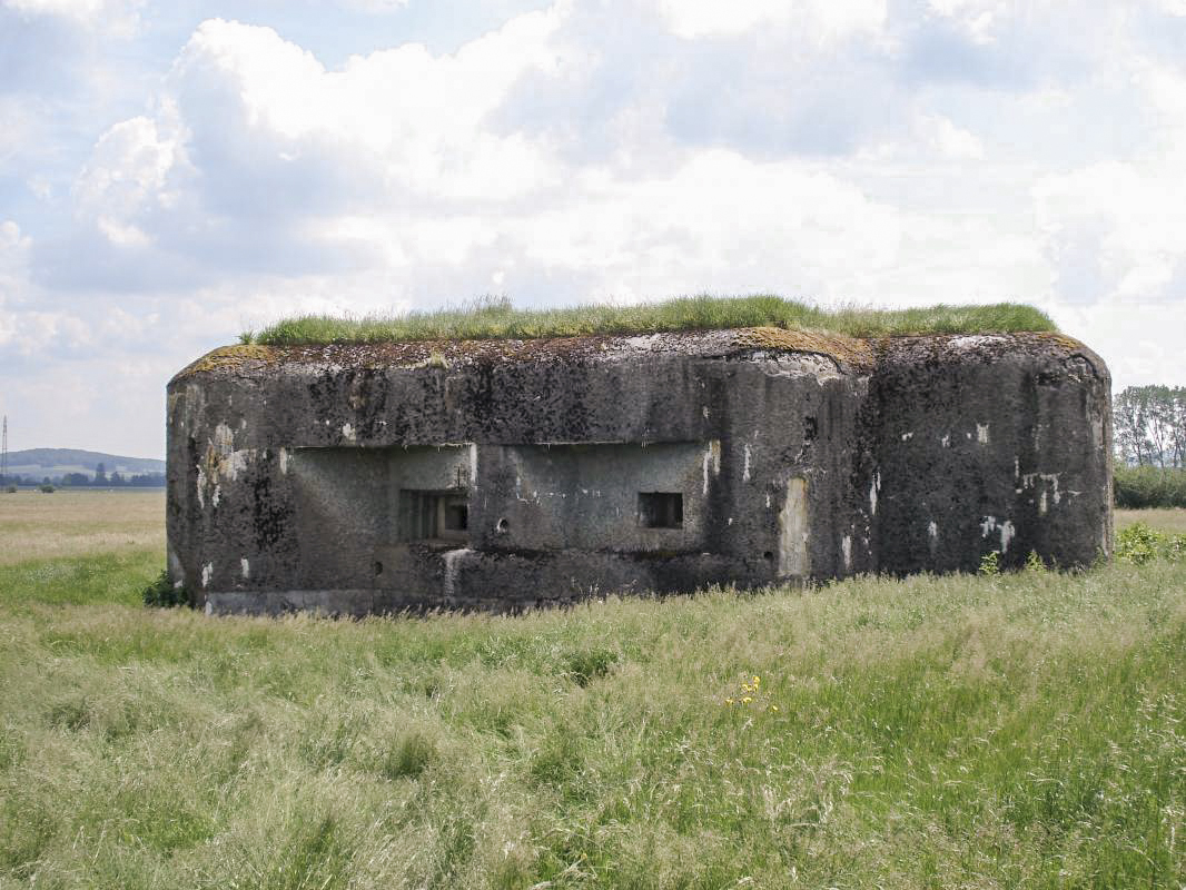 Ligne Maginot - A103 - LE BOCHET - (Blockhaus lourd type STG / STG-FCR - Double) - Face gauche, pris du sud ouest - R Tucker