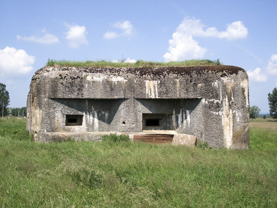 Ligne Maginot - A103 - LE BOCHET - (Blockhaus lourd type STG / STG-FCR - Double) - Face droite, pris de l'est - R Tucker