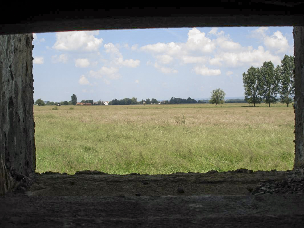 Ligne Maginot - A103 - LE BOCHET - (Blockhaus lourd type STG / STG-FCR - Double) - Vue vers l'ouest, Sailly à l'arrière plan - R Tucker