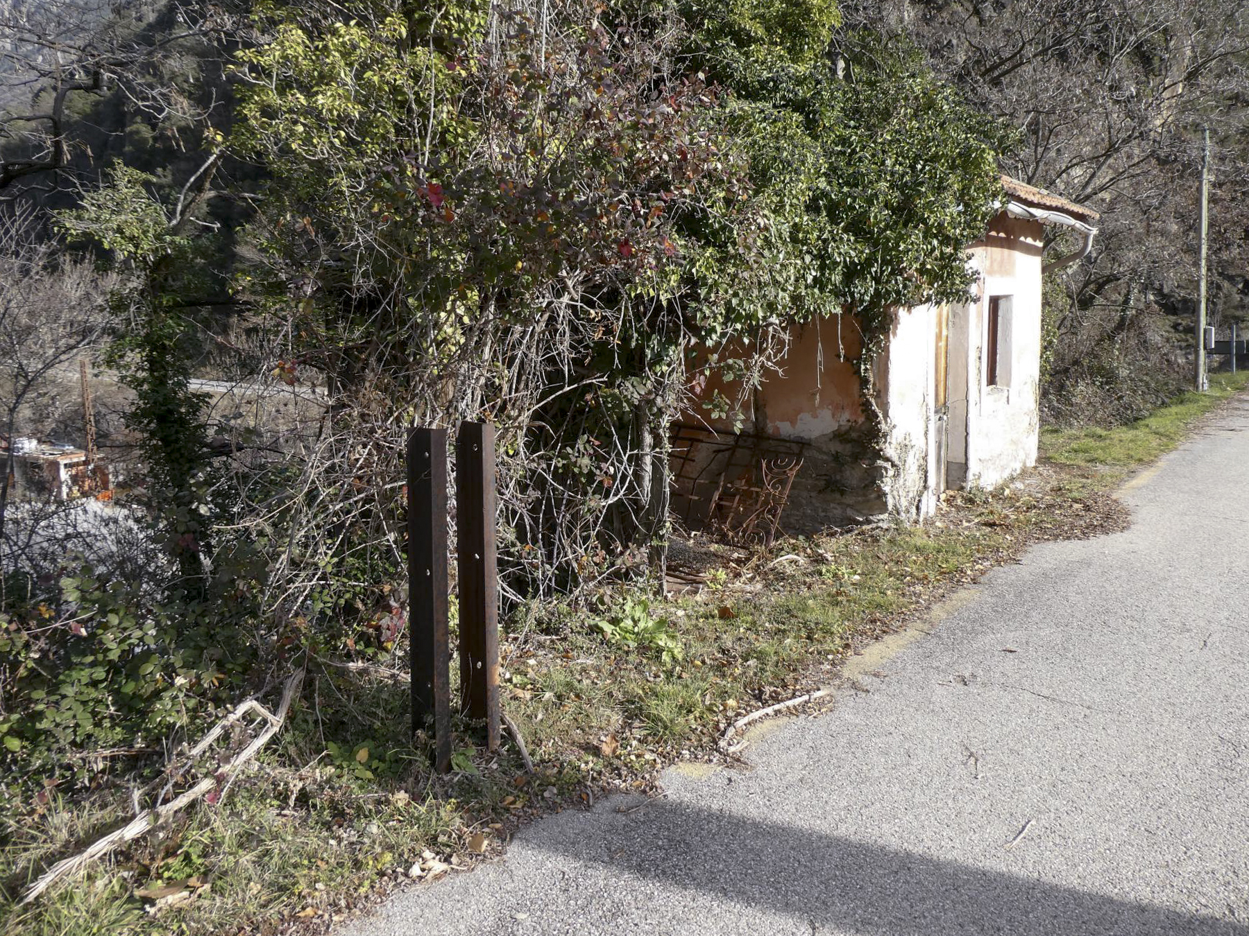 Ligne Maginot - LE COLLET 1 - (Blockhaus de type indéterminé) - Environnement
Ancienne douane sur le pont de Paule - ELLENA Daniel - CUNY Philippe