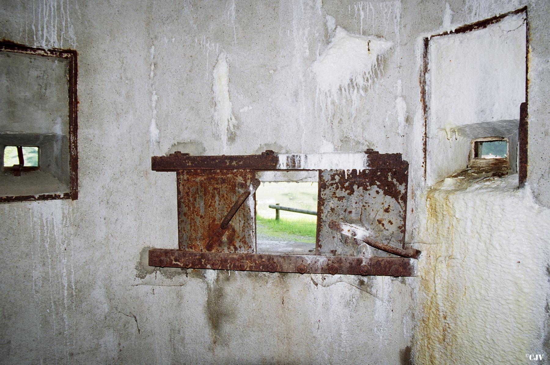 Ligne Maginot - PONT DE BIAUFOND - (Blockhaus pour arme infanterie) - Intérieur avec créneau - Lia VERMEULEN