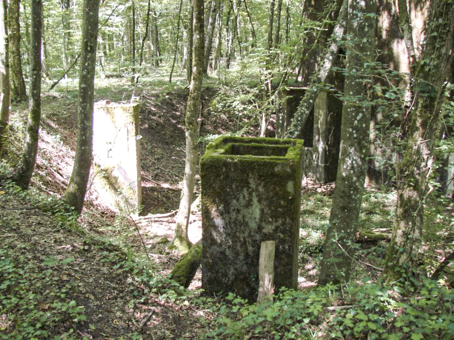 Ligne Maginot - BB374 - (Blockhaus pour canon) - Les fouilles non comblées - Schnoupf