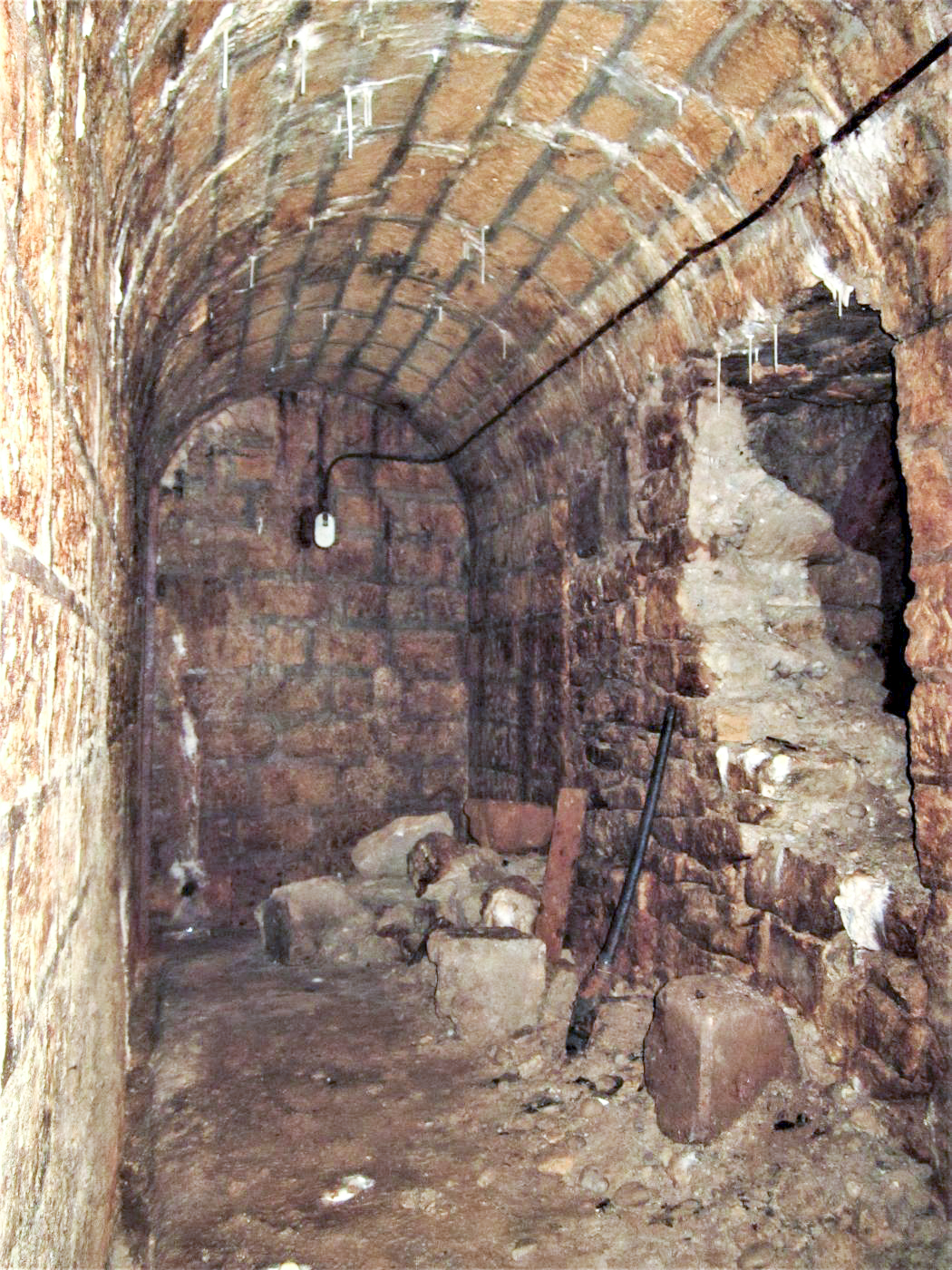Ligne Maginot - EINSELING - A36 - (Ouvrage d'infanterie) - Extrémité de la galerie au niveau du puits d'escalier
A droite l'accès à une première amorce de galerie qui à été murée - Gregory Fuchs