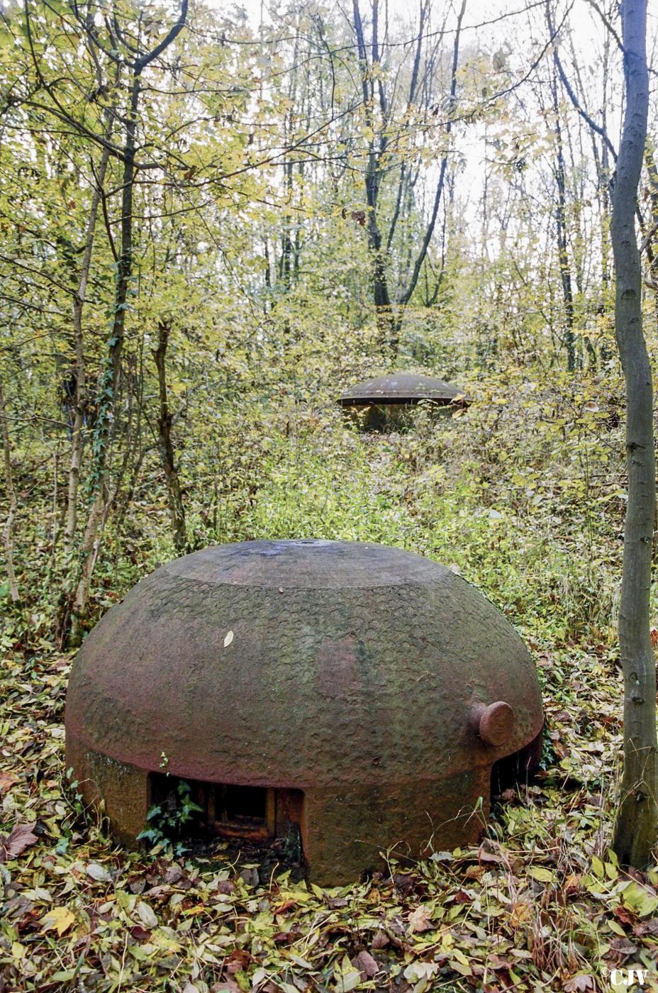 Ligne Maginot - KERFENT - A34 - (Ouvrage d'infanterie) - Bloc 1
Cloche GFM et tourelle de mitrailleuses transformée en AM - Lia VERMEULEN