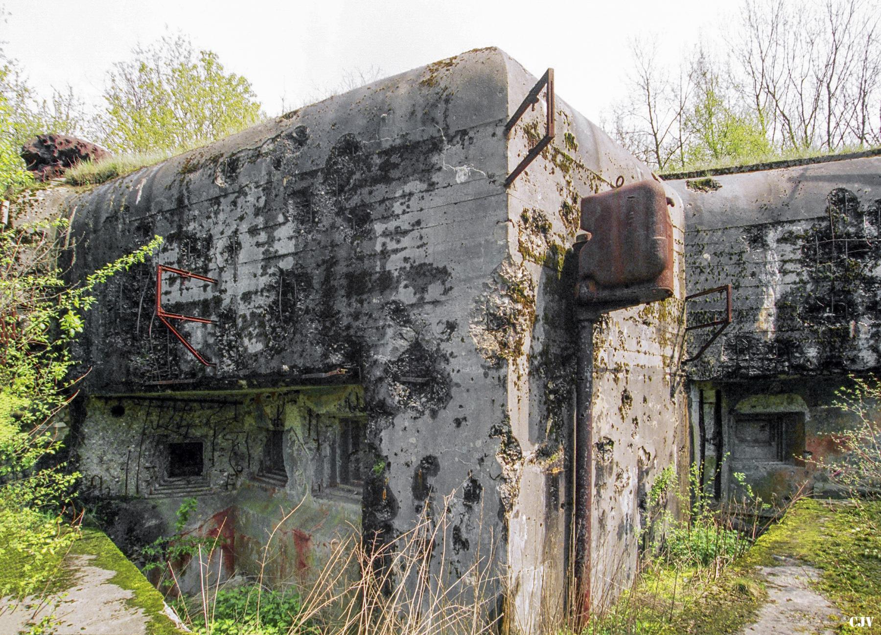 Ligne Maginot - KERFENT - A34 - (Ouvrage d'infanterie) - Bloc 2
Vue sur les créneaux - Lia VERMEULEN